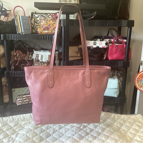 Coach Disney collection with Mickey Mouse on a dusty pink pebbled leather tote - Picture 2 of 10